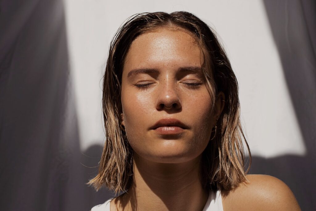 A summer portrait with glowing skin