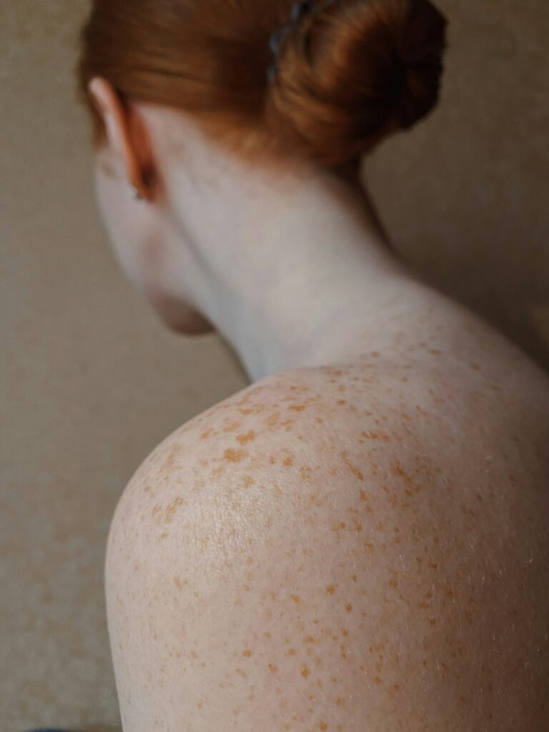 Soft natural skin with a luminous finish